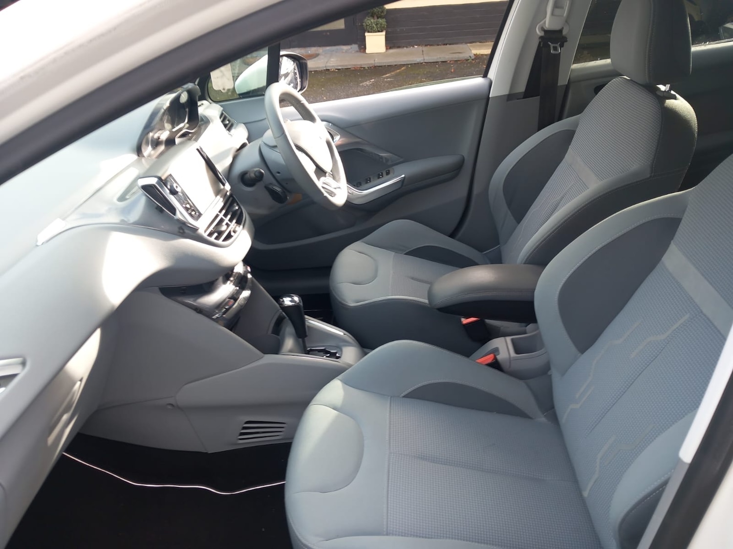 Used Peugeot 208 2012 for sale - 76401956: Photo 5