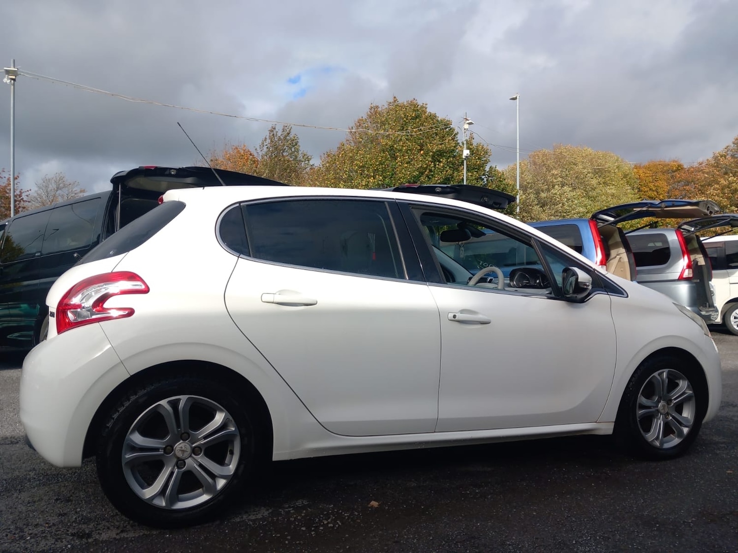 Used Peugeot 208 2012 for sale - 76401956: Photo 6