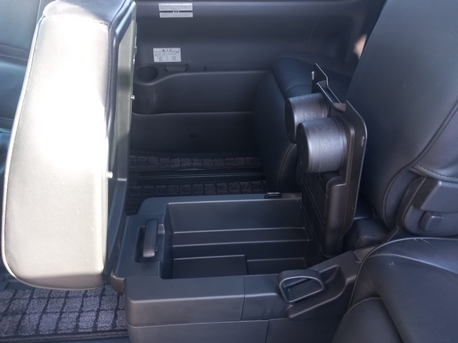 Used Nissan Elgrand 2008 for sale - 76101446: Photo 9