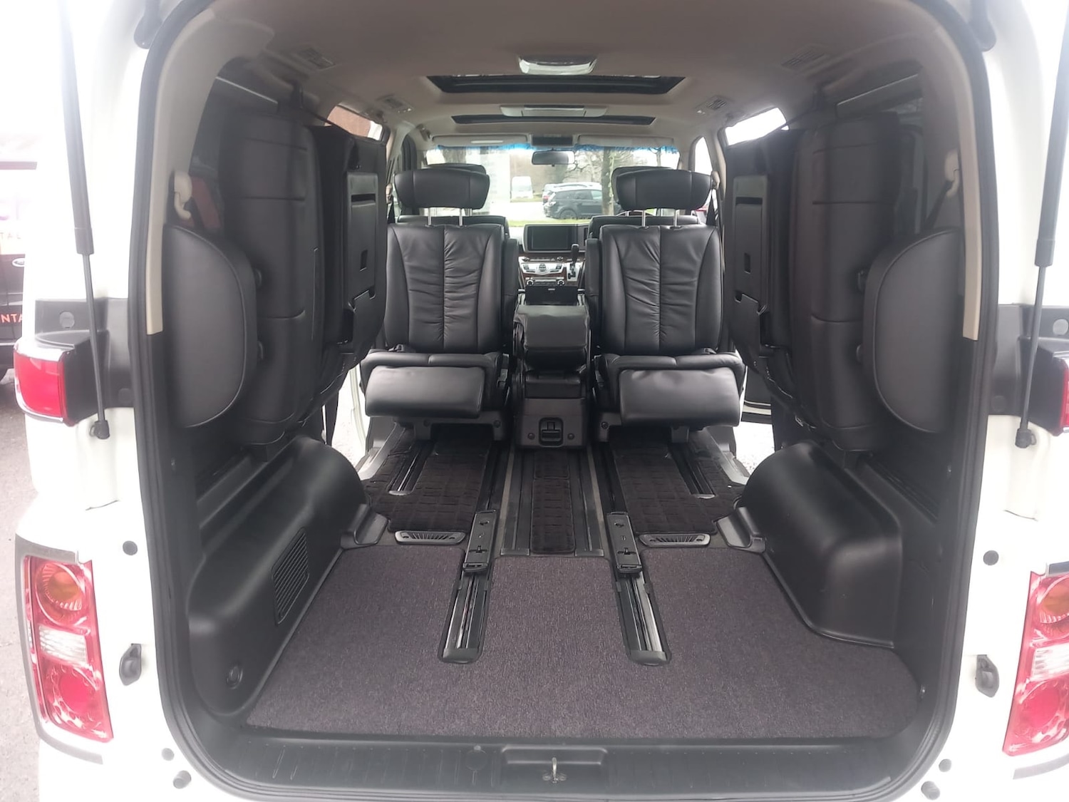 Used Nissan Elgrand 2025 for sale - 77168386: Photo 8