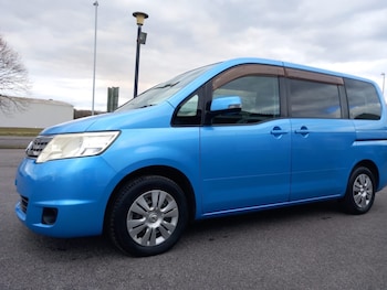 Nissan - Serena