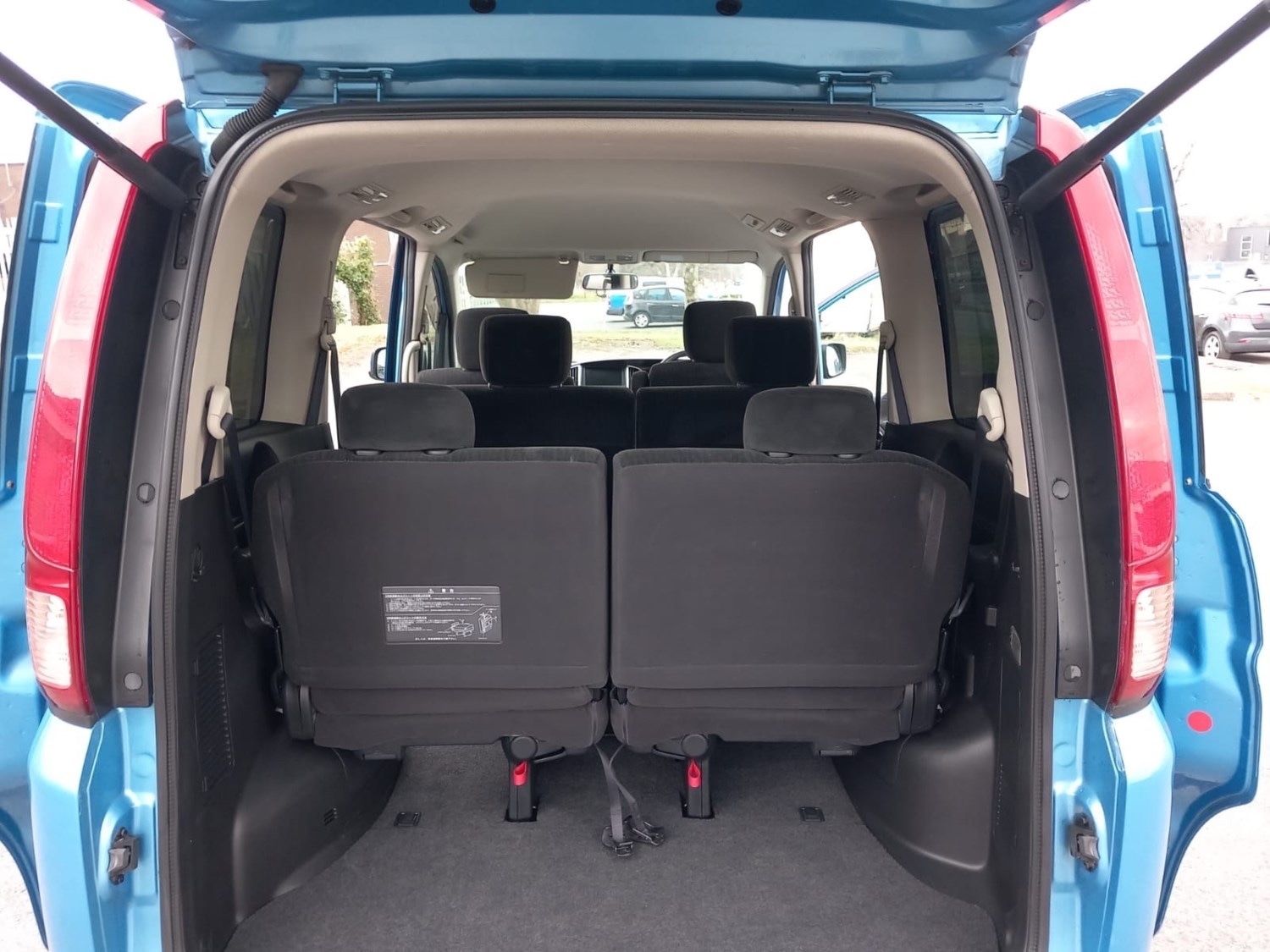 Used Nissan Serena 2008 for sale - 76316720: Photo 31