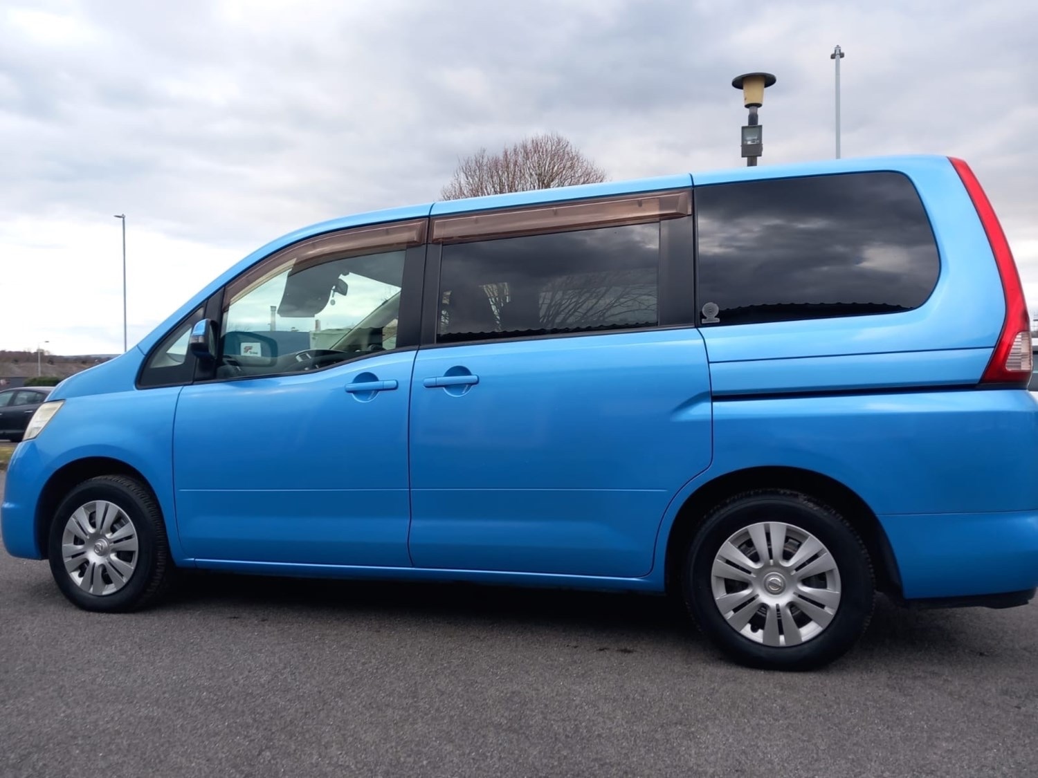 Used Nissan Serena 2008 for sale - 76316720: Photo 5