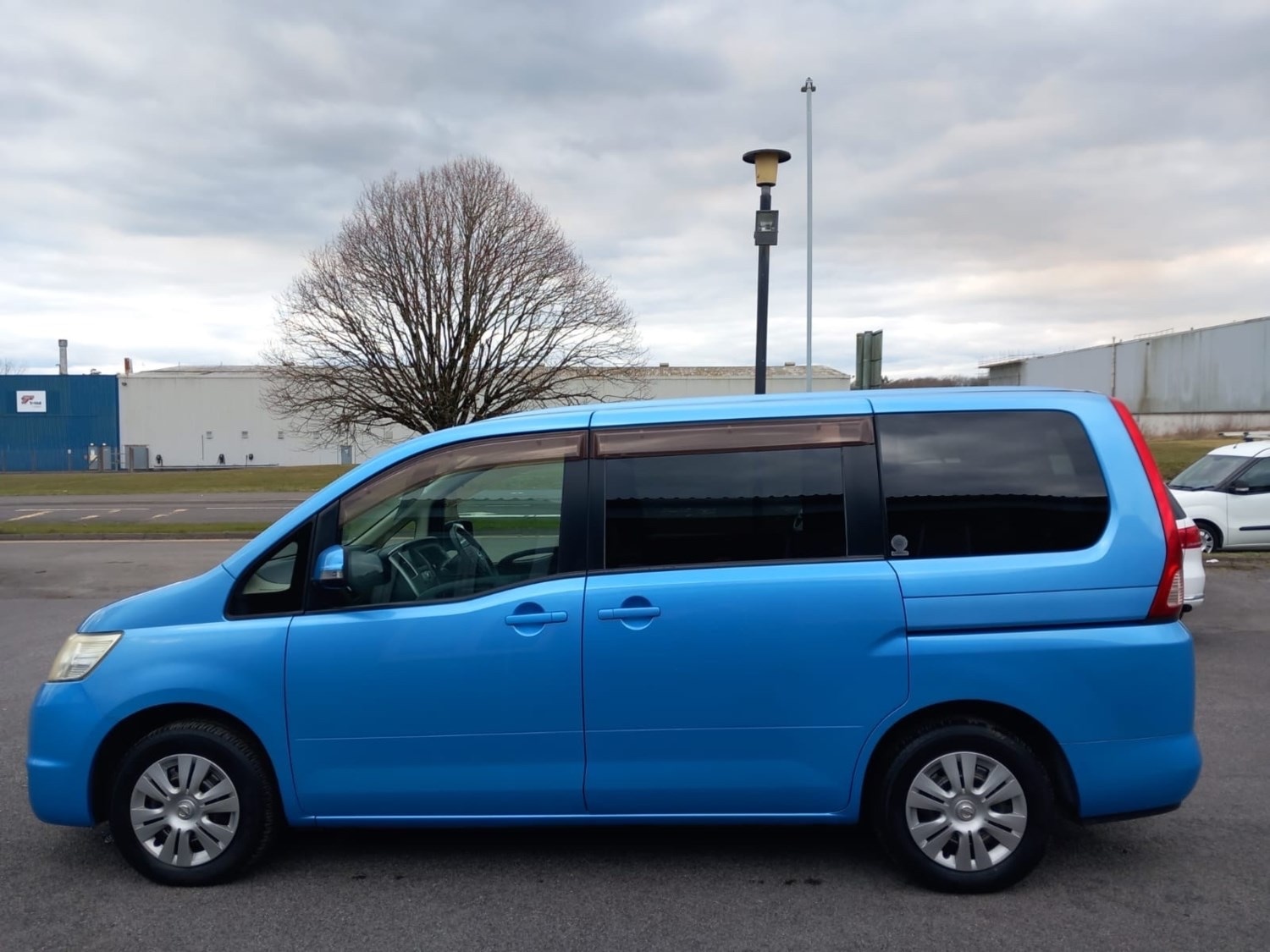 Used Nissan Serena 2008 for sale - 76316720: Photo 6