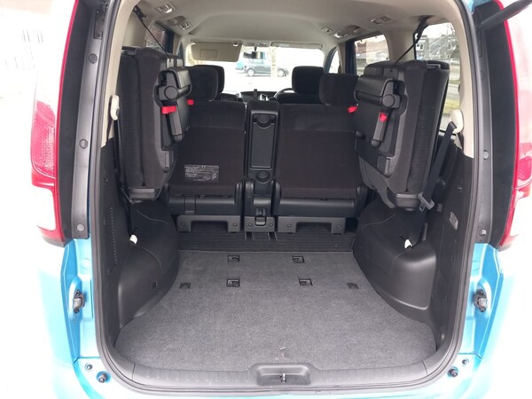Used Nissan Serena 2008 for sale - 74038099: Photo 18