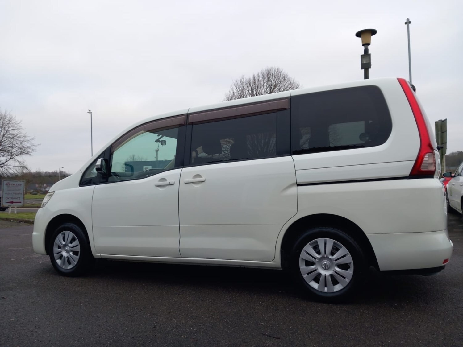 Used Nissan Serena 2010 for sale - 76316498: Photo 12