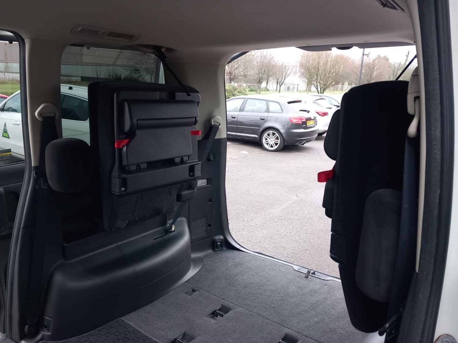 Used Nissan Serena 2010 for sale - 76316498: Photo 18