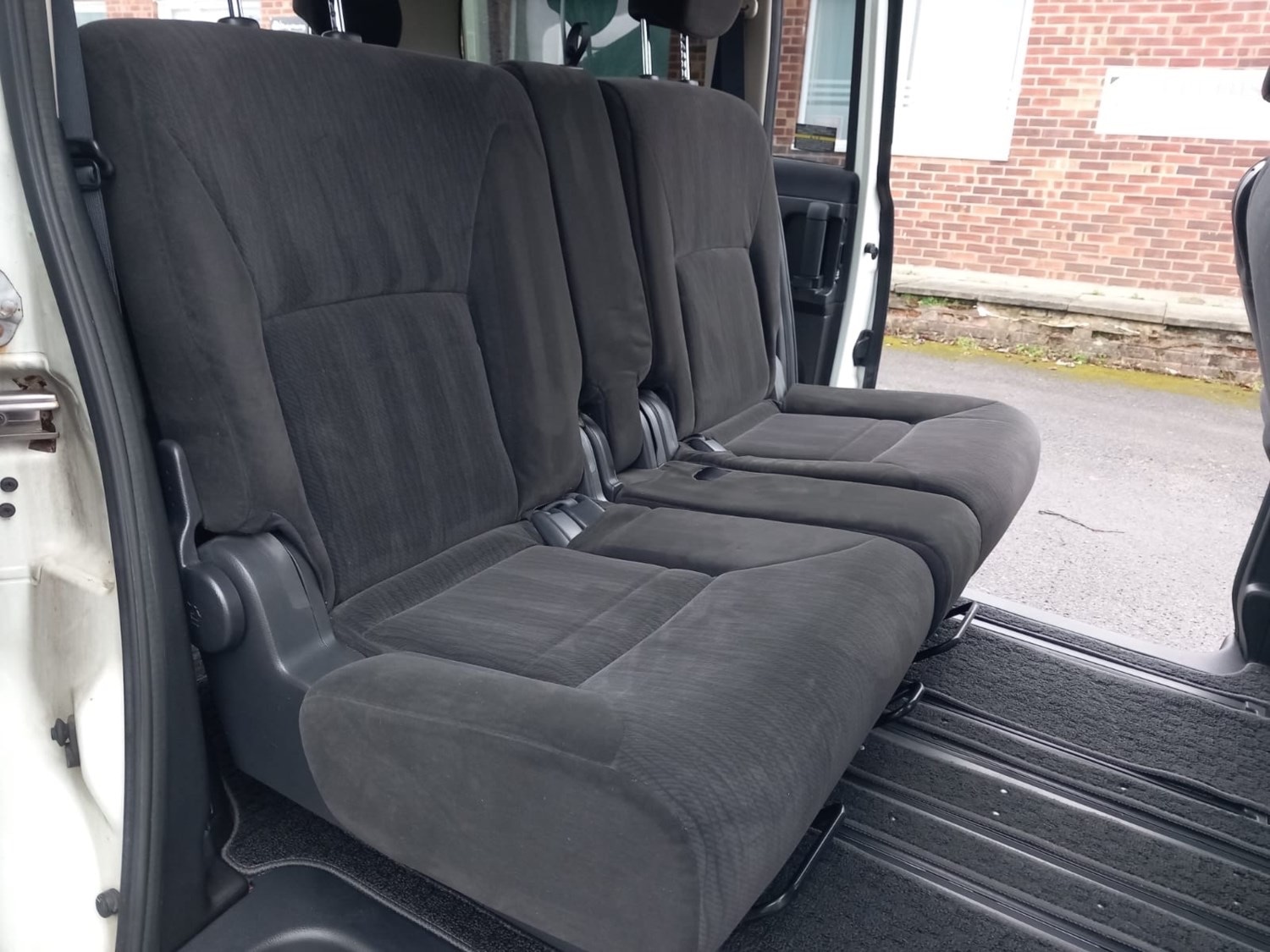 Used Nissan Serena 2010 for sale - 76316498: Photo 26