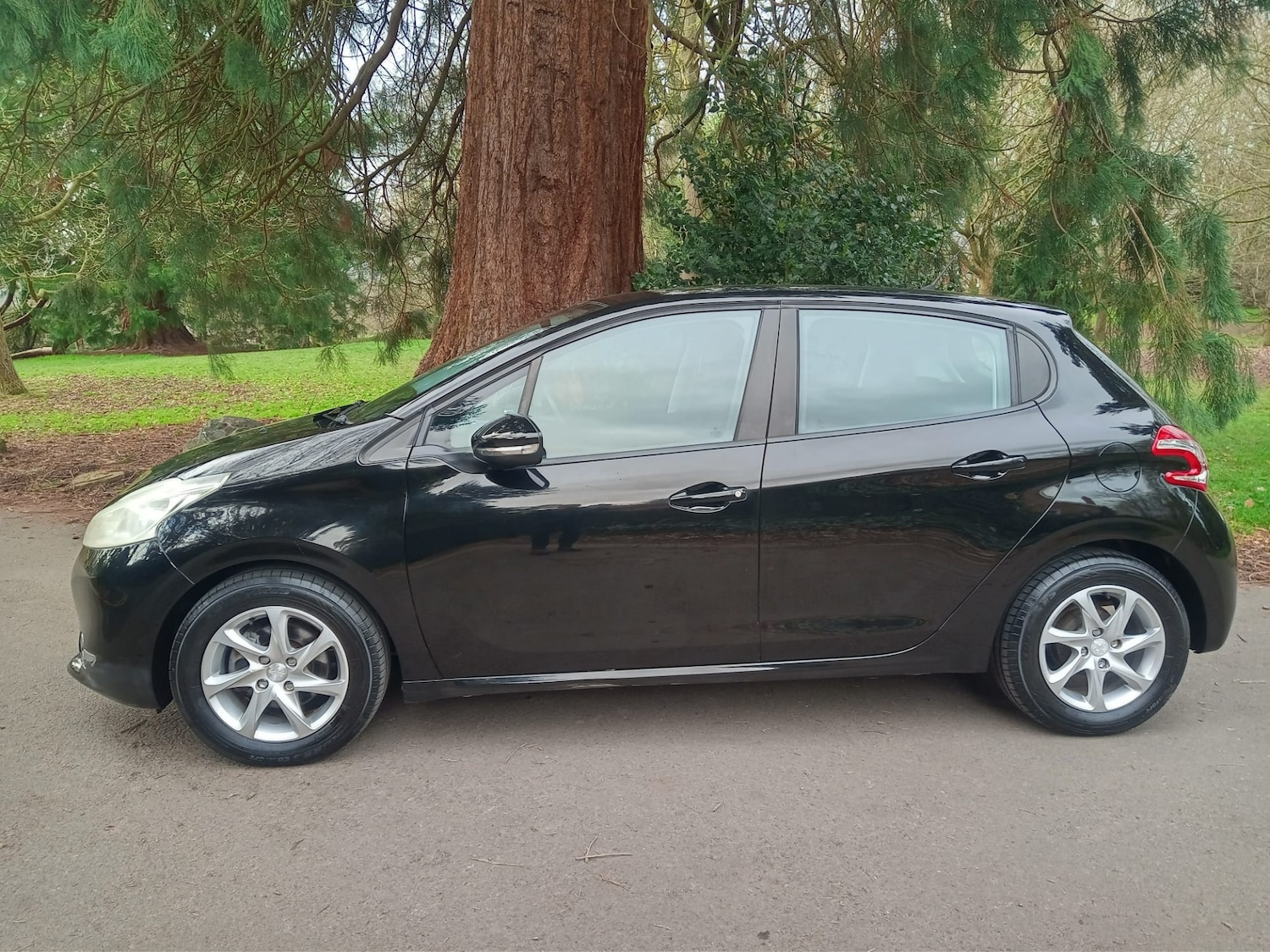 Used Peugeot 208 2013 for sale - 77819042: Photo 3