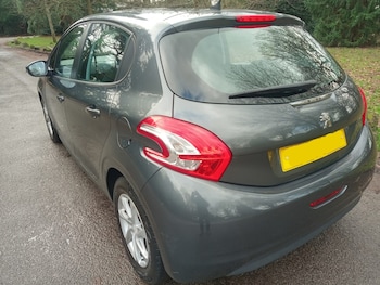 Used Peugeot 208 2014 for sale - 78131919: Photo