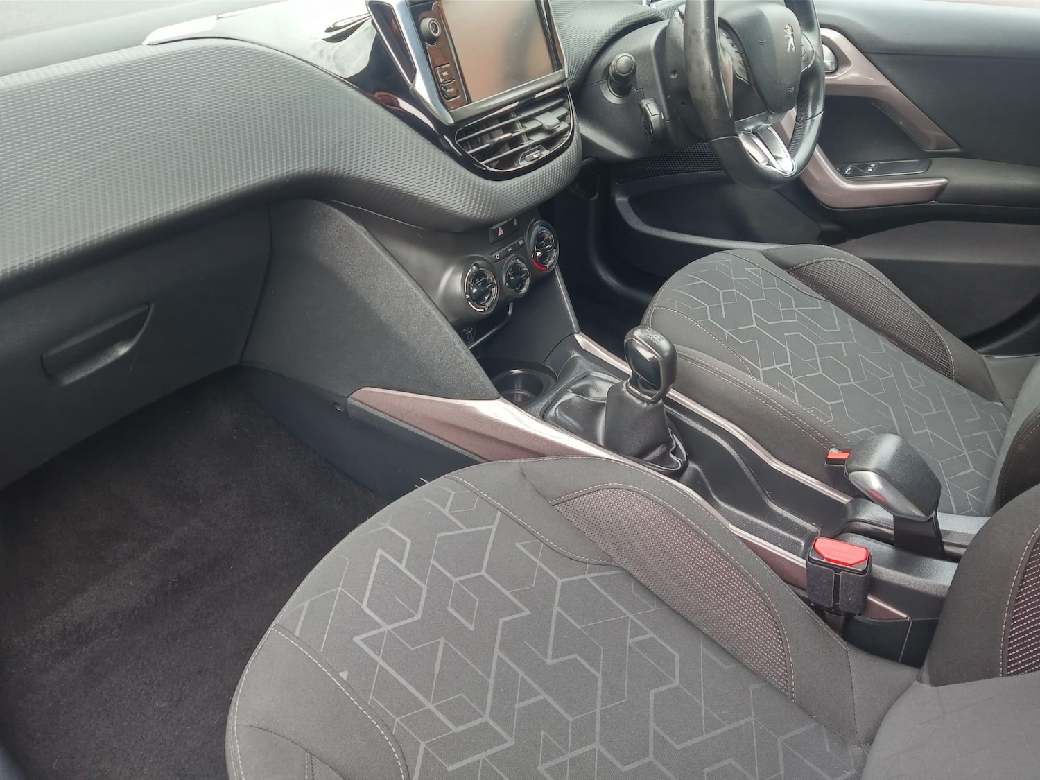 Used Peugeot 2008 2015 for sale - 76288690: Photo 12
