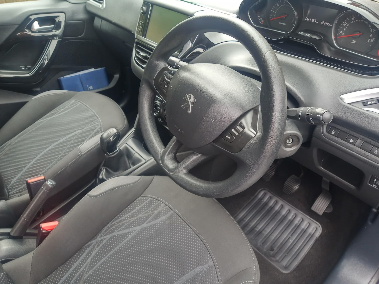 Used Peugeot 208 2015 for sale - 76414020: Photo 10