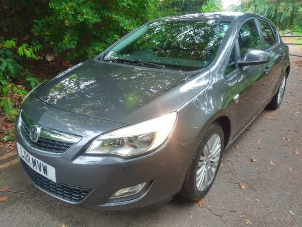 Used Vauxhall Astra 2011 for sale - 76265383: Photo 1