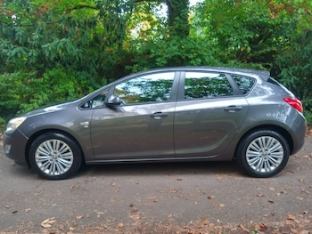 Used Vauxhall Astra 2011 for sale - 76265383: Photo