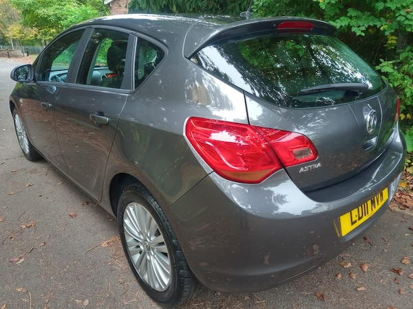 Used Vauxhall Astra 2011 for sale - 76265383: Photo 3