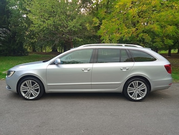 Used Skoda Superb 2015 for sale - 76115863: Photo