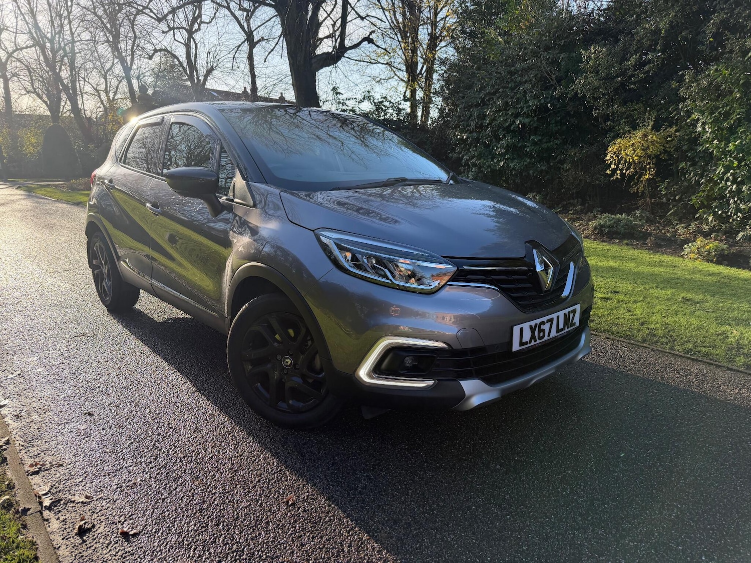 Used Renault Captur 2017 for sale - 76765655: Photo 2