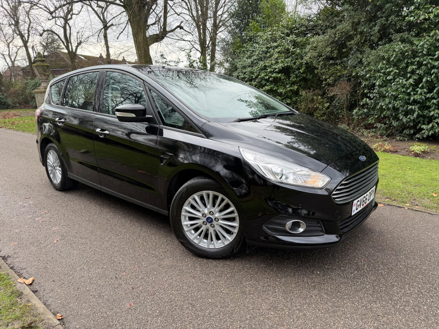 Used Ford S-Max 2017 for sale - 77625098: Photo 2