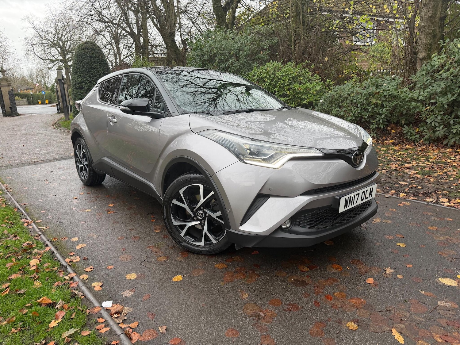 Used Toyota C-HR 2017 for sale - 76538925: Photo 2