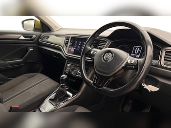 Used Volkswagen T-Roc 2018 for sale - 79361617: Photo