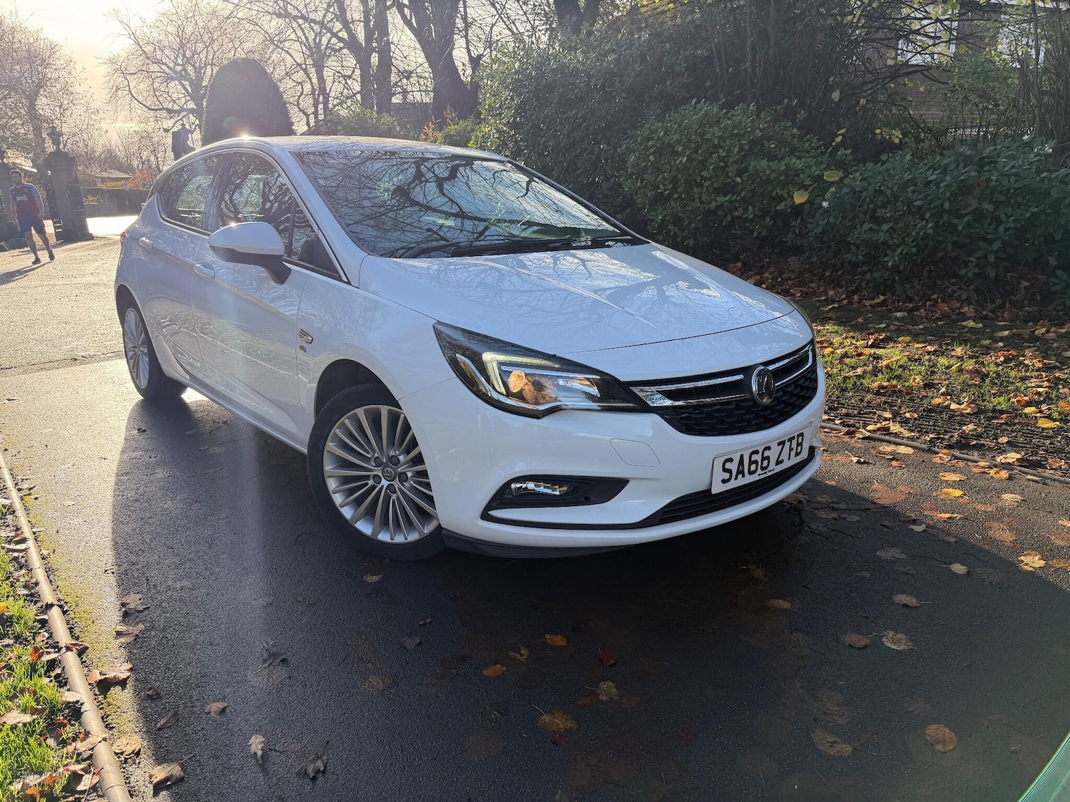Used Vauxhall Astra for sale - 76995940: Photo 2