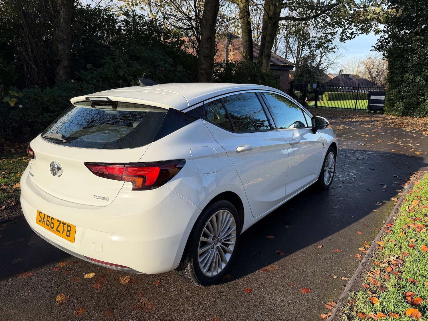 Used Vauxhall Astra for sale - 76995940: Photo 9