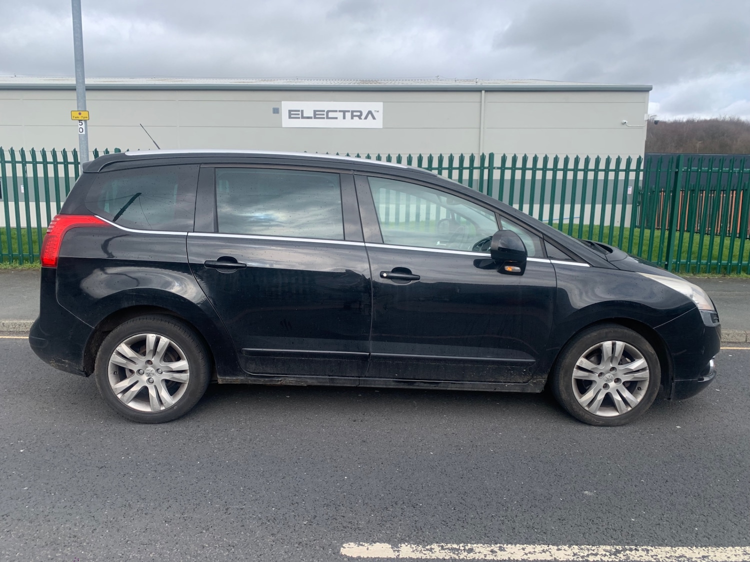 Used Peugeot 5008 2010 for sale - 77903634: Photo 3