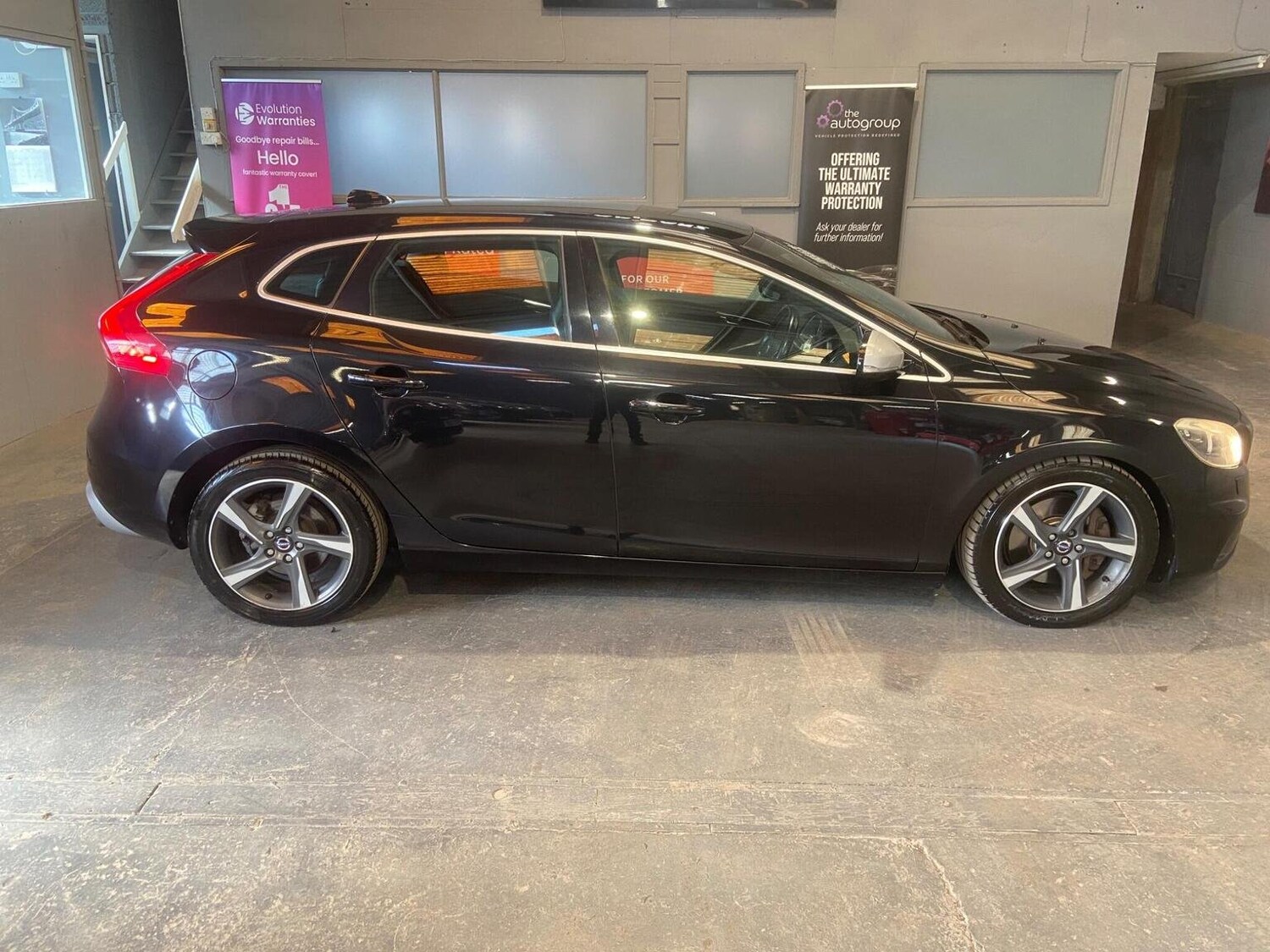 Used Volvo V40 2014 for sale - 77465803: Photo 10