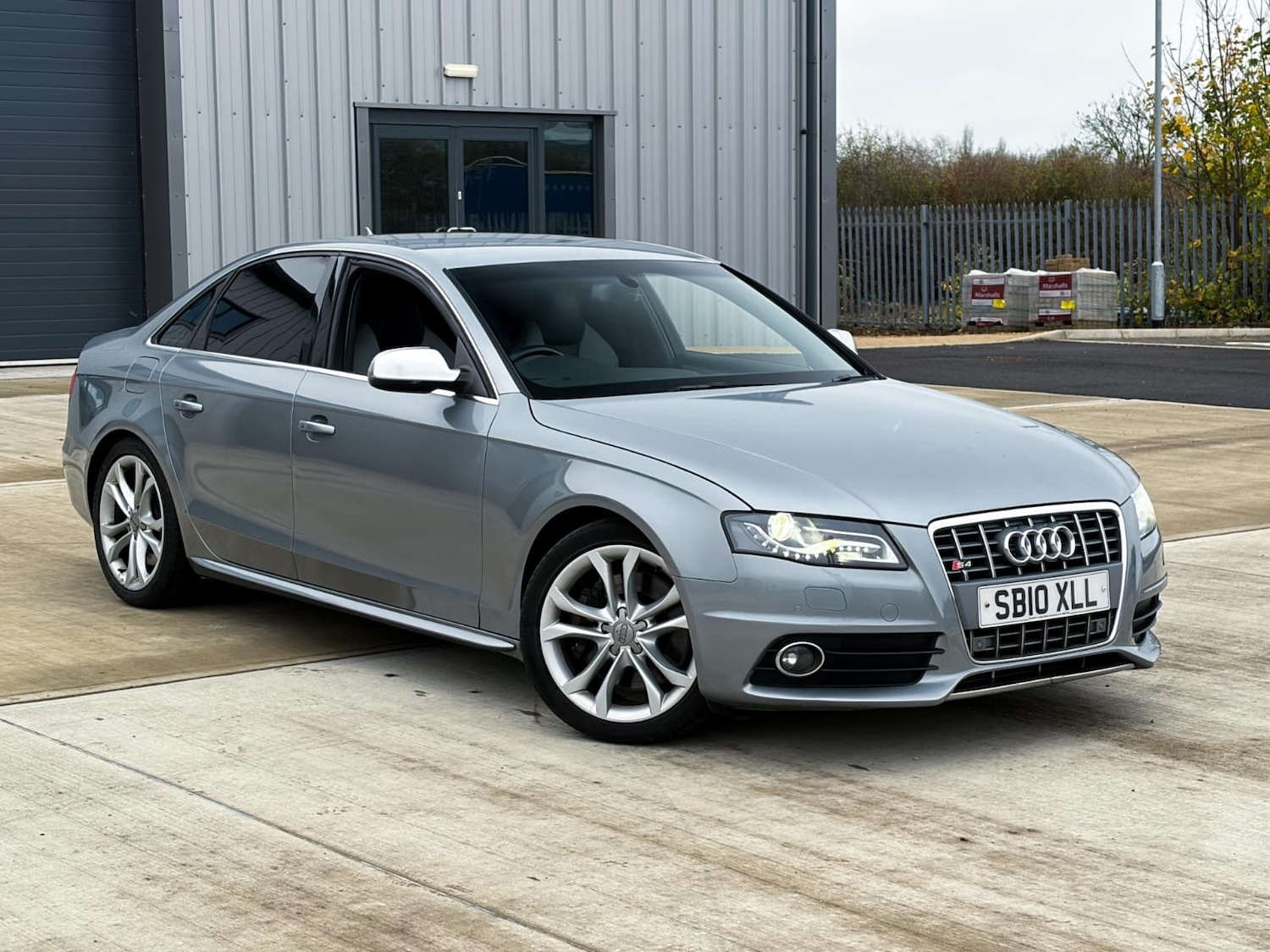 Used Audi A4 2010 for sale - 77991898: Photo 2