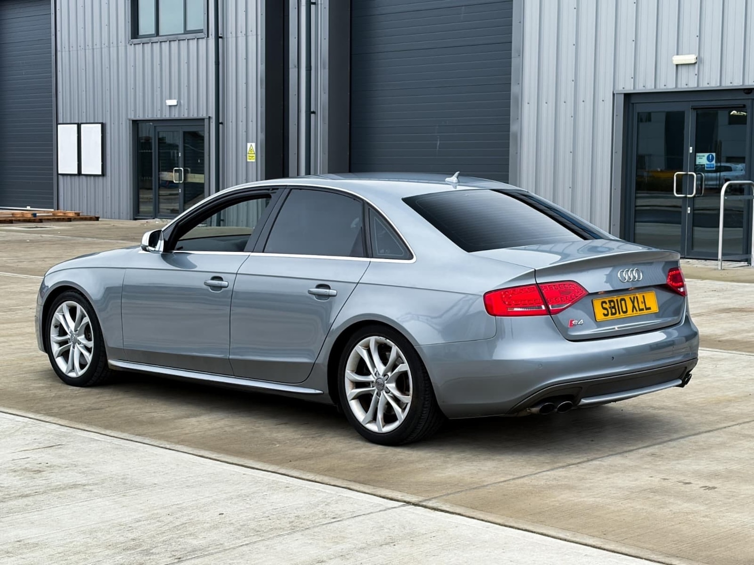 Used Audi A4 2010 for sale - 77991898: Photo 6