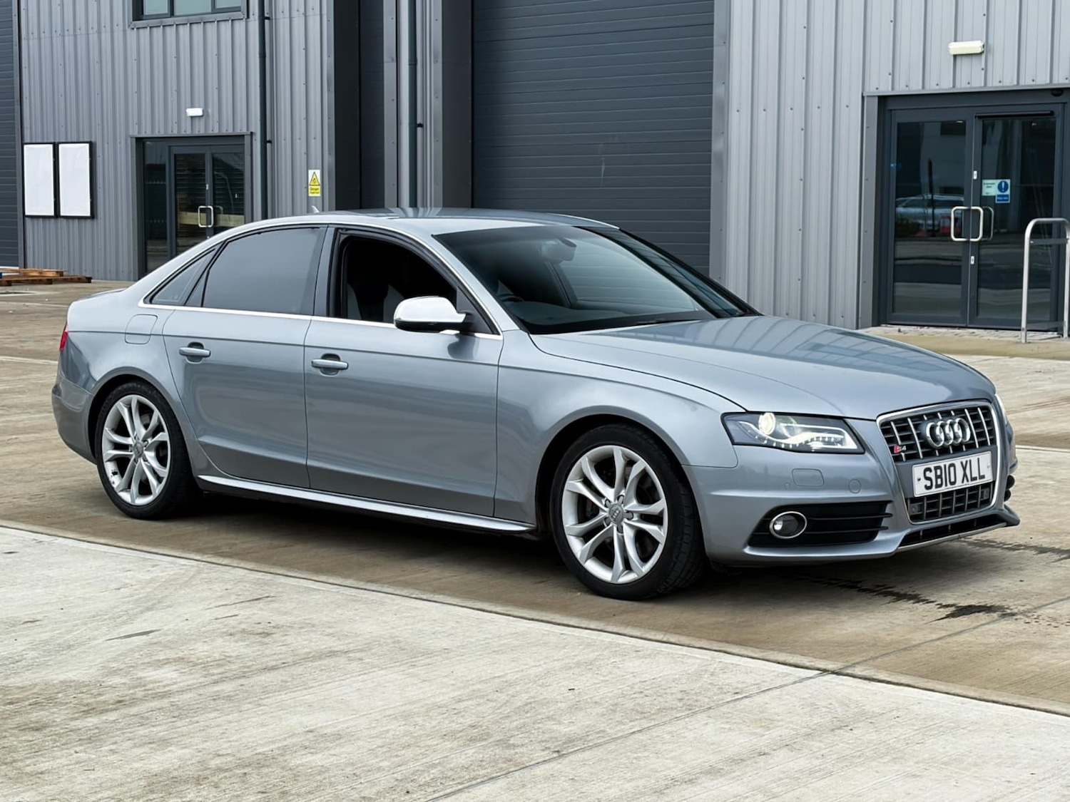 Used Audi A4 2010 for sale - 77991898: Photo 8