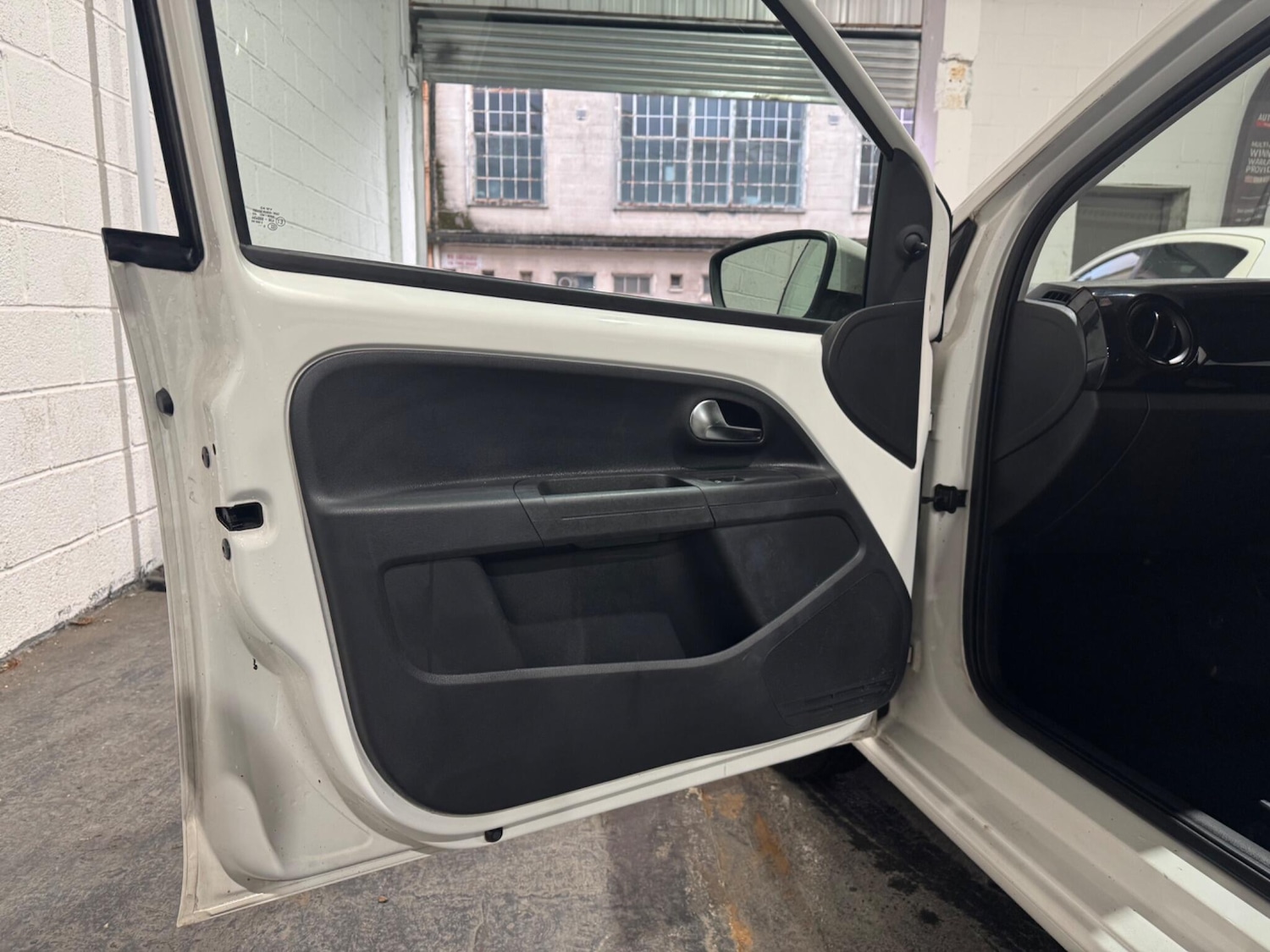 Used Volkswagen up! 2016 for sale - 77538248: Photo 29