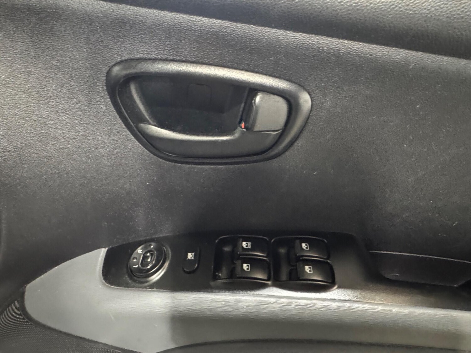 Used Hyundai i10 for sale - 78214854: Photo 32