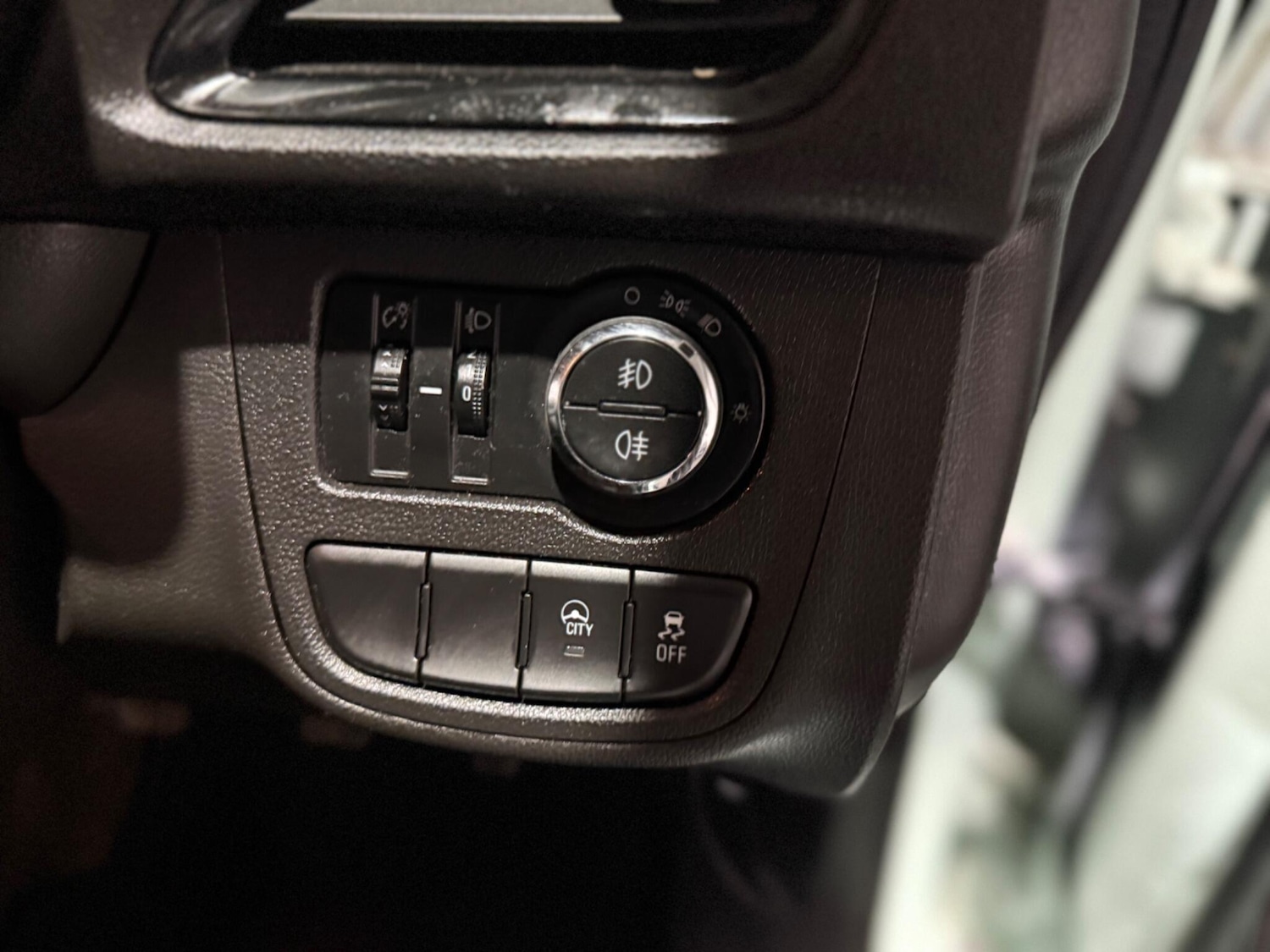 Used Vauxhall Viva 2017 for sale - 77130673: Photo 31