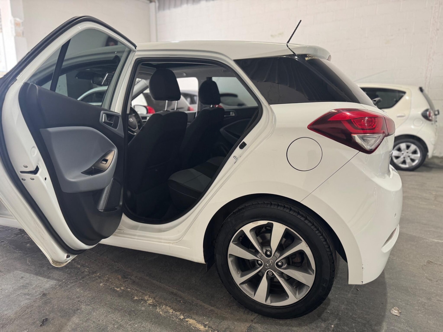 Used Hyundai i20 2015 for sale - 78099824: Photo 50