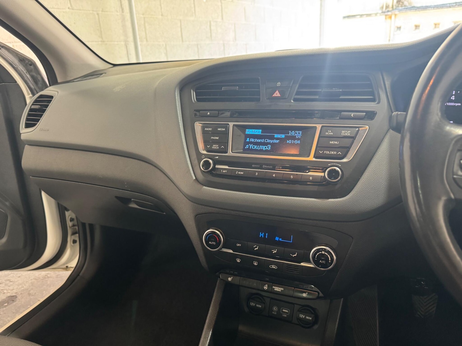 Used Hyundai i20 2015 for sale - 78099824: Photo 54