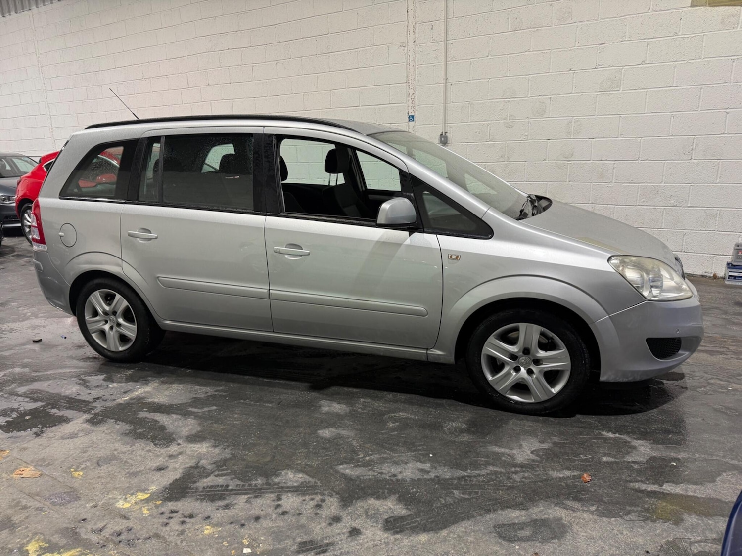 Used Vauxhall Zafira 2010 for sale - 77215194: Photo 12