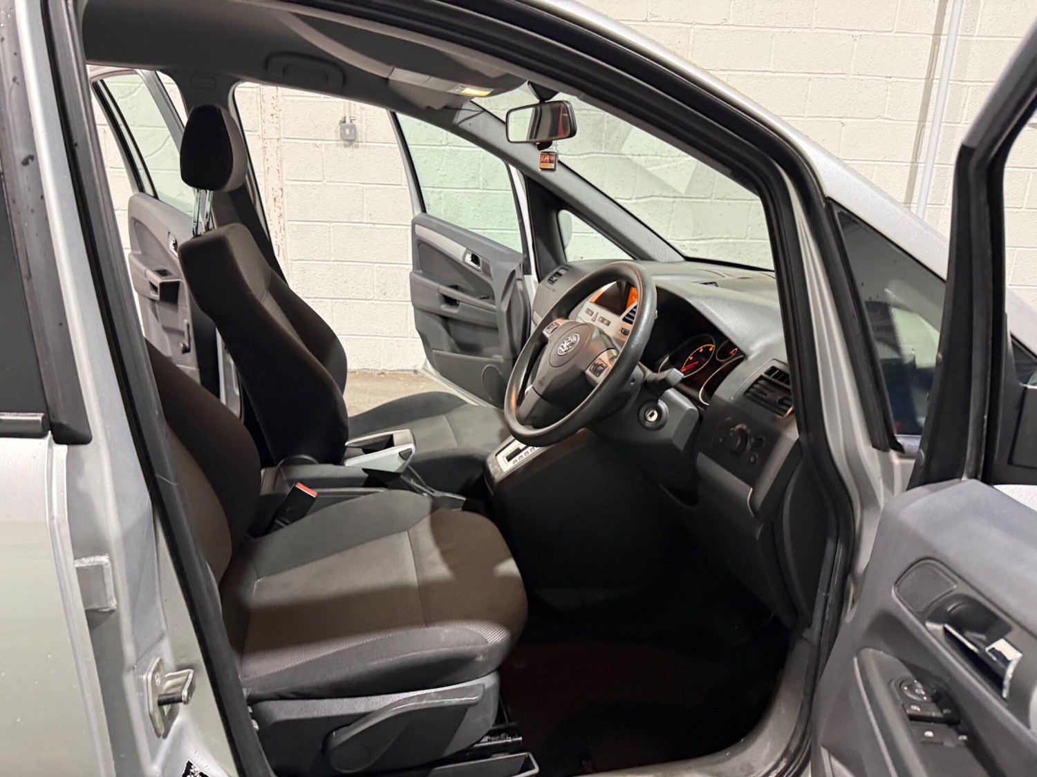 Used Vauxhall Zafira 2010 for sale - 77215194: Photo 18