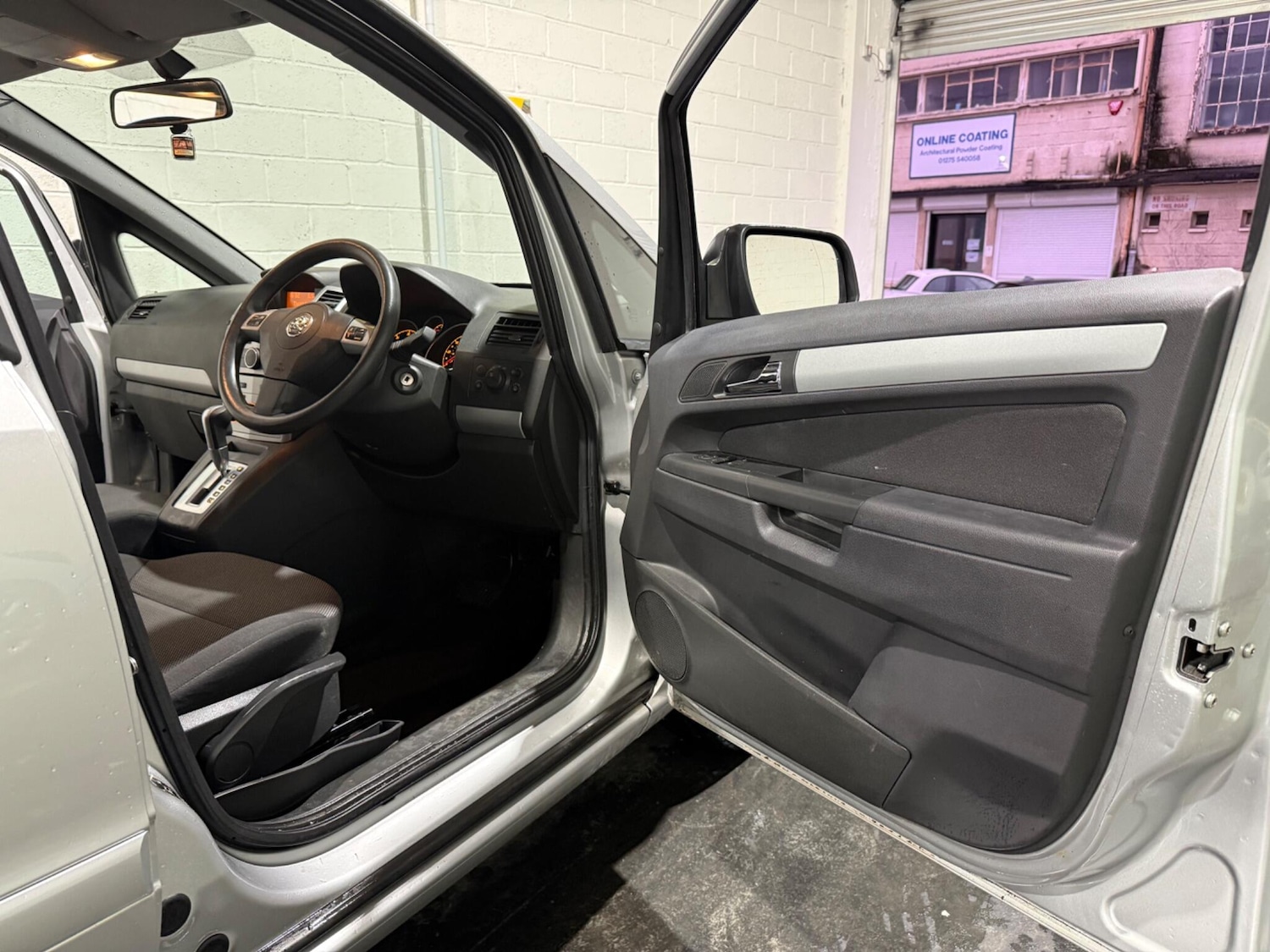 Used Vauxhall Zafira 2010 for sale - 77215194: Photo 22