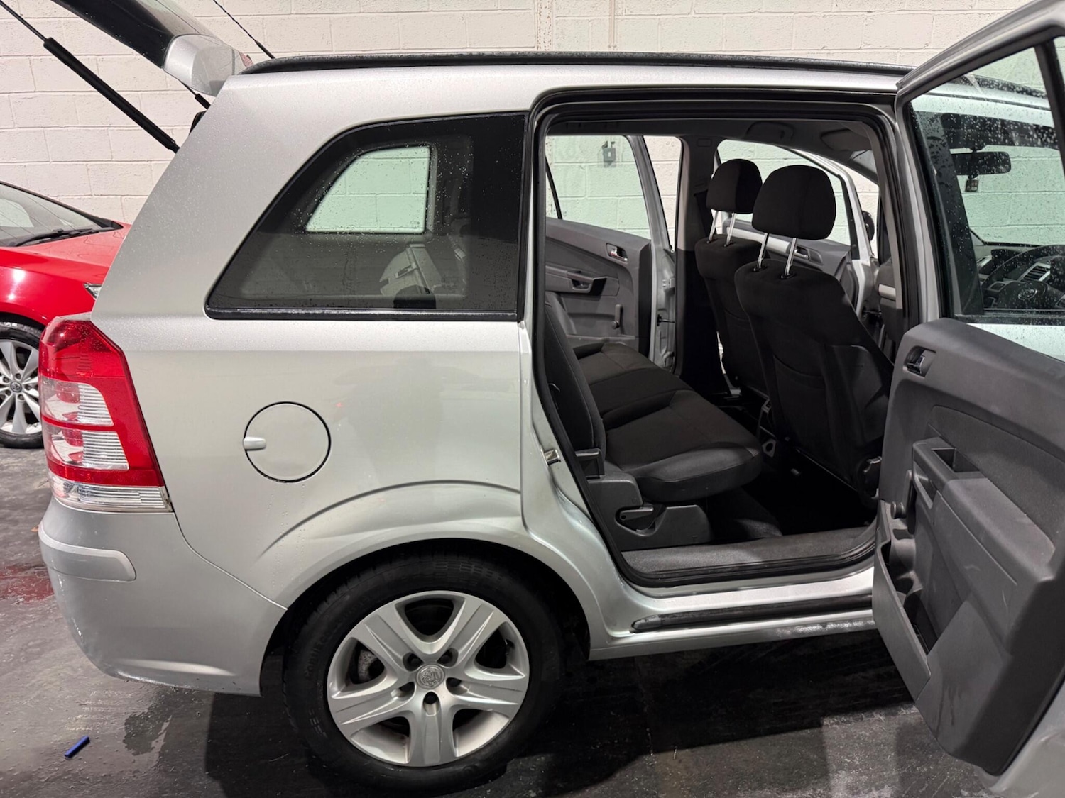 Used Vauxhall Zafira 2010 for sale - 77215194: Photo 25