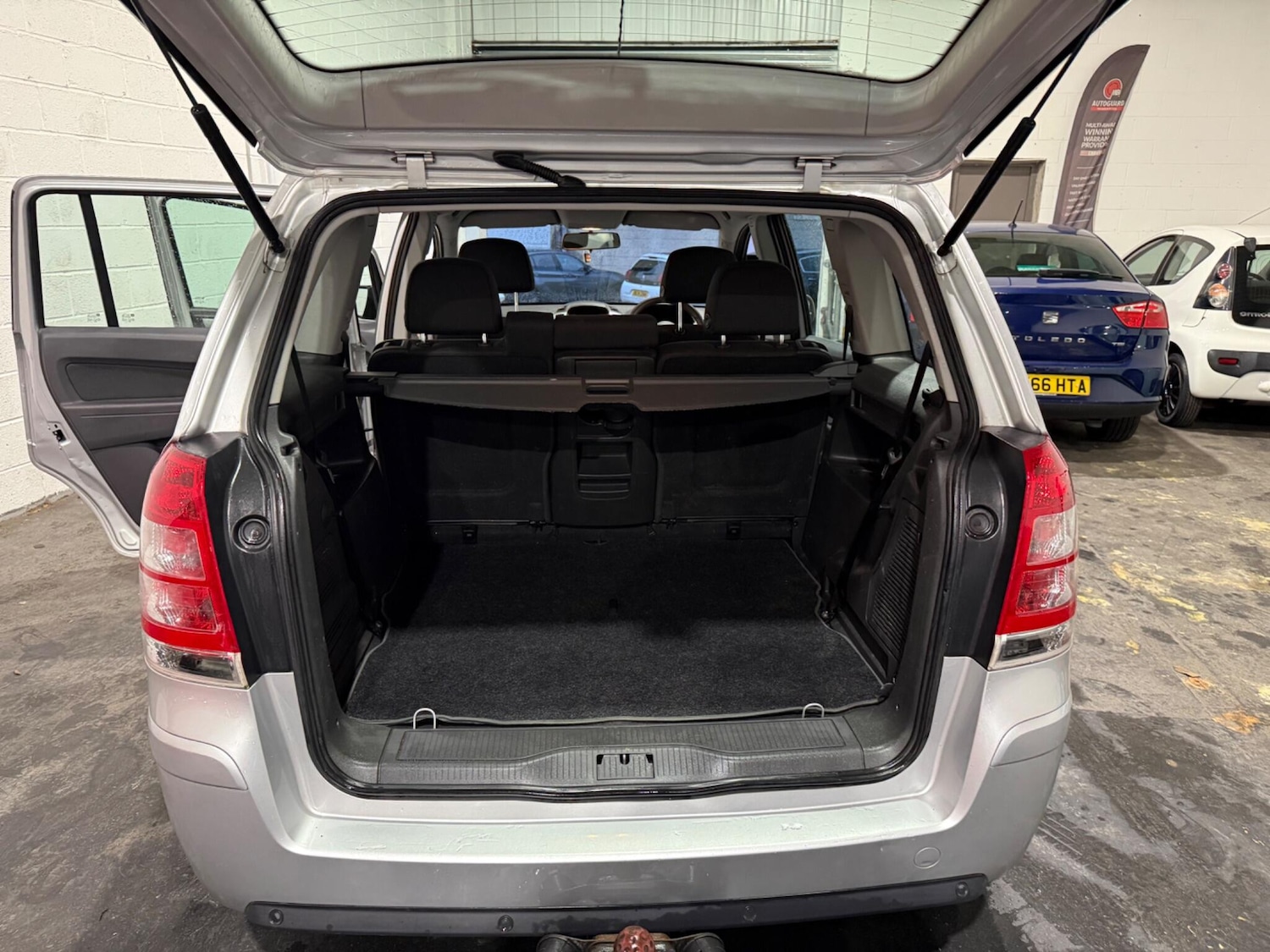 Used Vauxhall Zafira 2010 for sale - 77215194: Photo 29