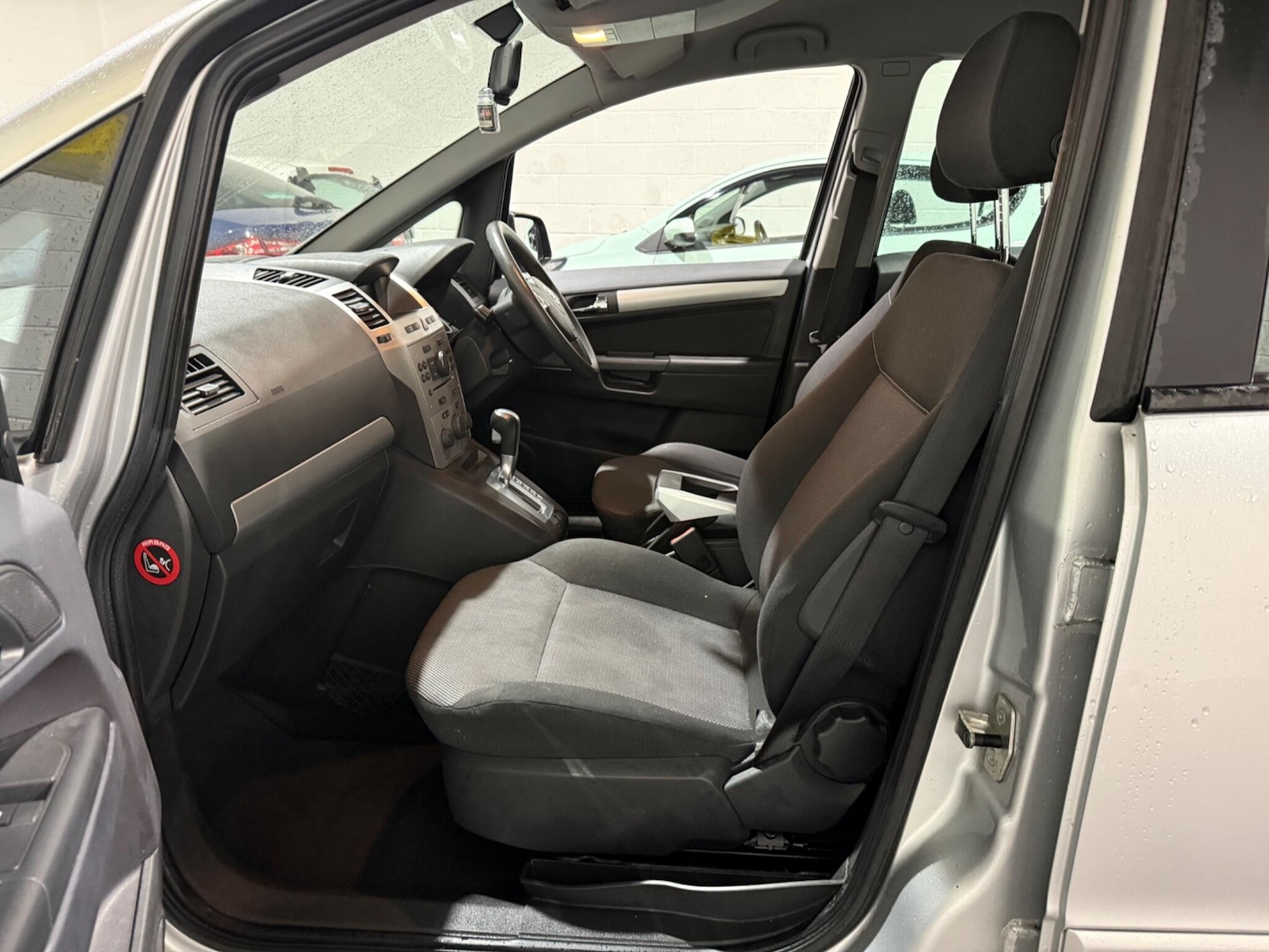 Used Vauxhall Zafira 2010 for sale - 77215194: Photo 33