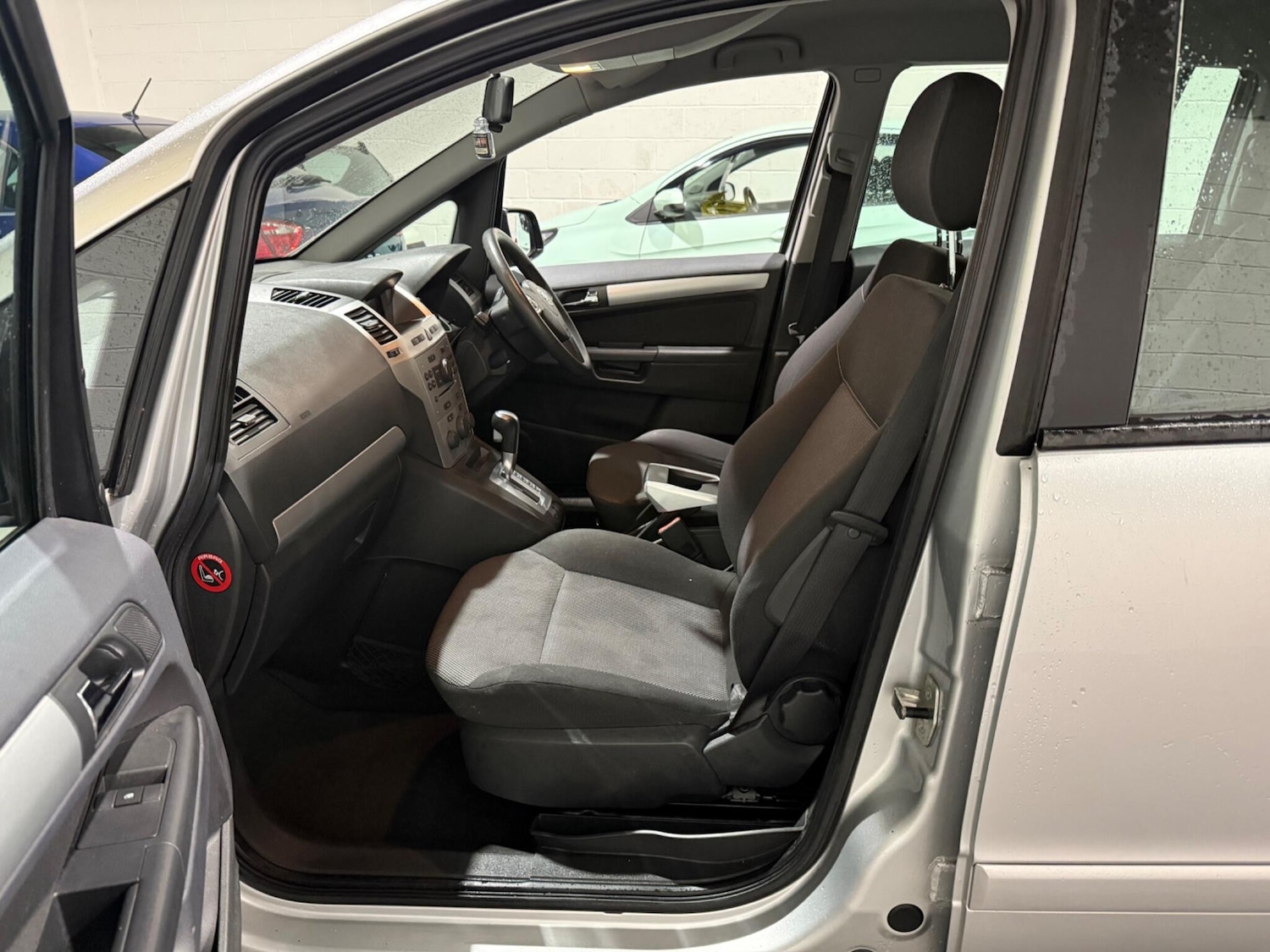 Used Vauxhall Zafira 2010 for sale - 77215194: Photo 34