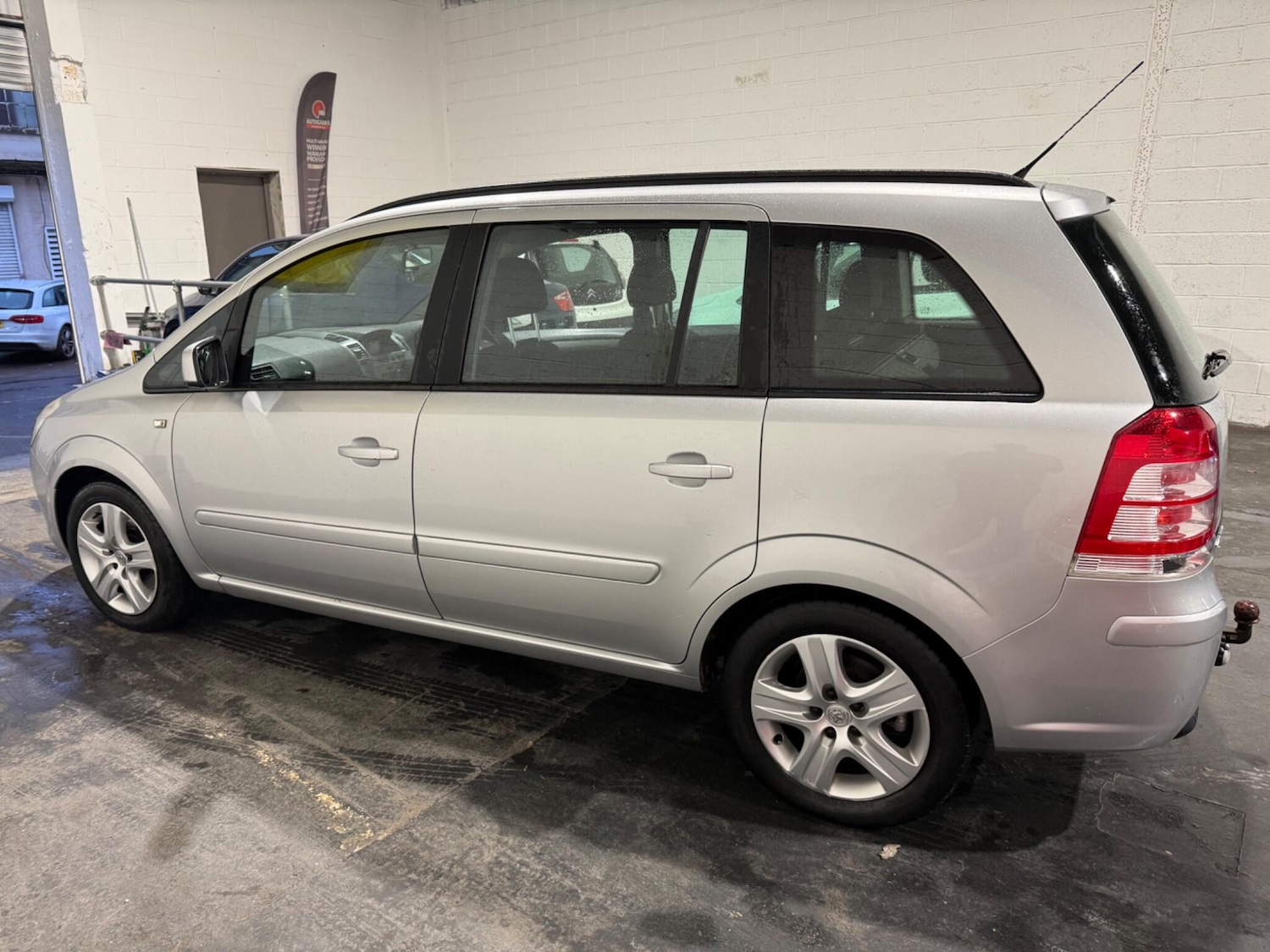 Used Vauxhall Zafira 2010 for sale - 77215194: Photo 35
