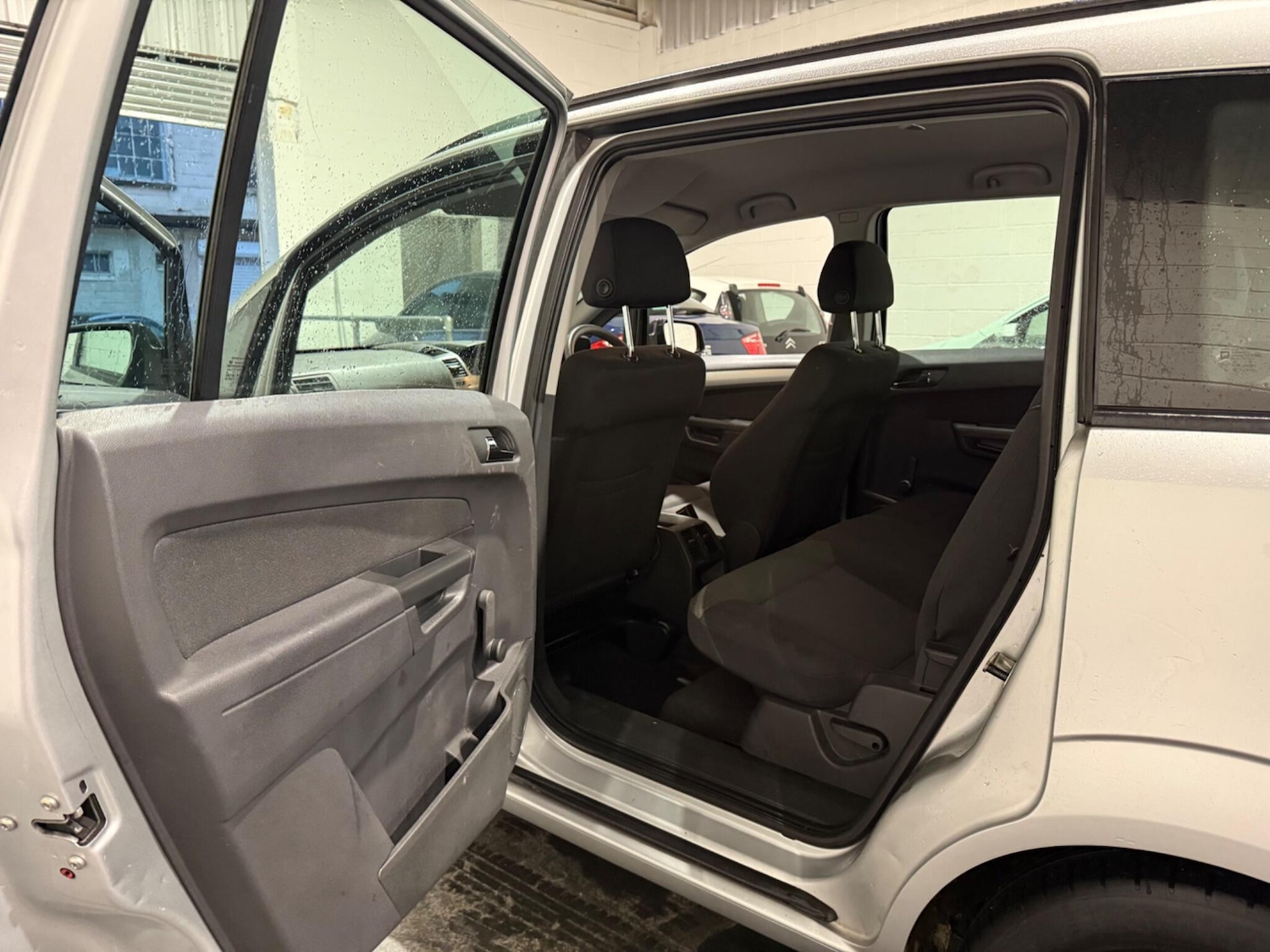 Used Vauxhall Zafira 2010 for sale - 77215194: Photo 36