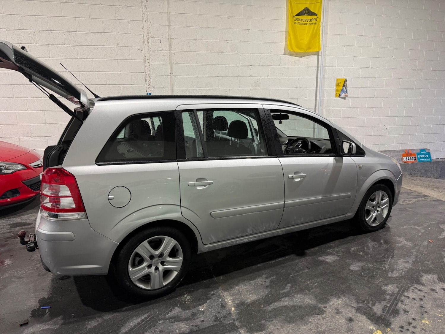 Used Vauxhall Zafira 2010 for sale - 77215194: Photo 38