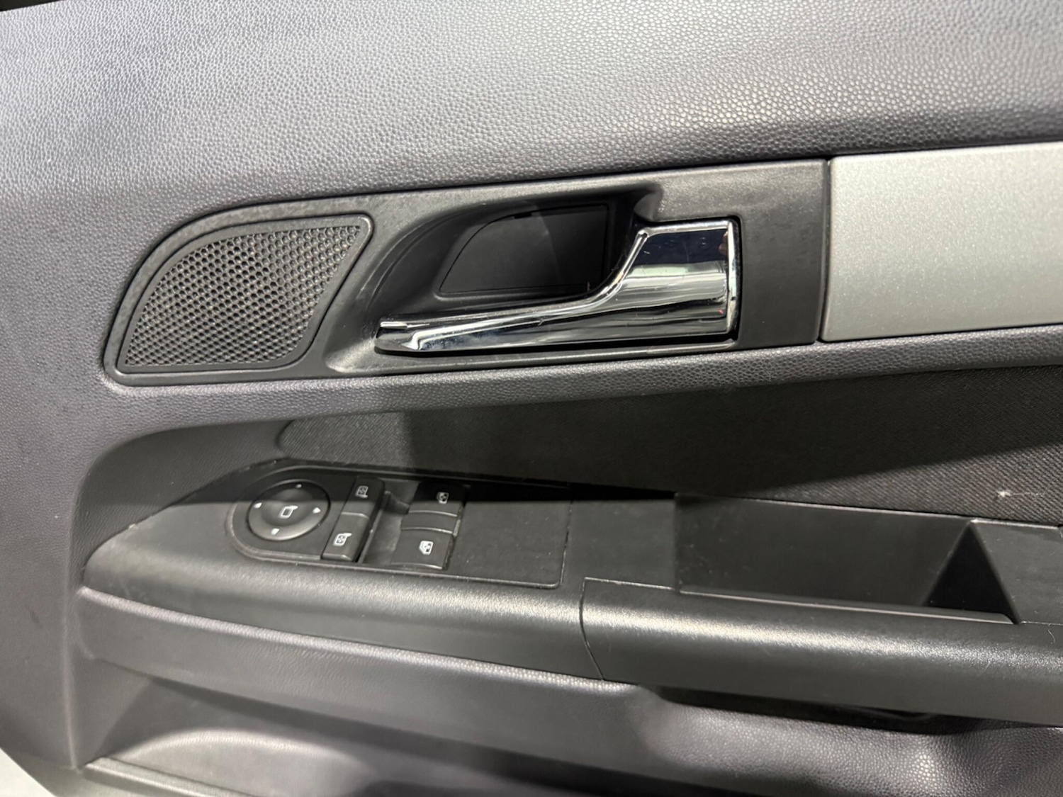 Used Vauxhall Zafira 2010 for sale - 77215194: Photo 39