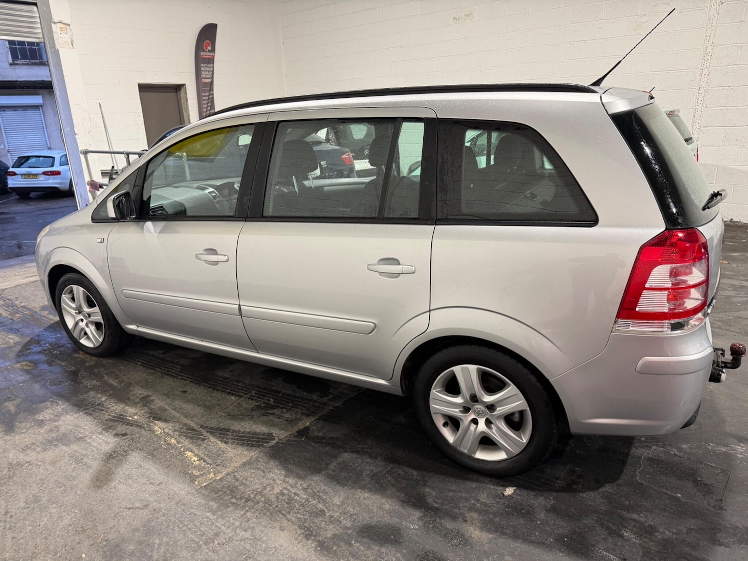 Used Vauxhall Zafira 2010 for sale - 77215194: Photo 4