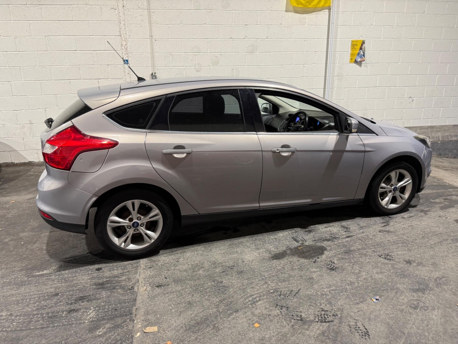 Used Ford Focus 2011 for sale - 77015398: Photo 16
