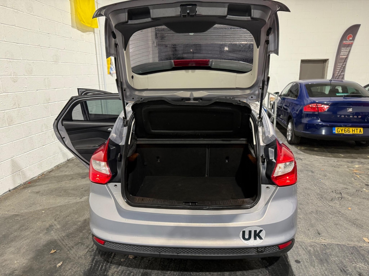 Used Ford Focus 2011 for sale - 77015398: Photo 24